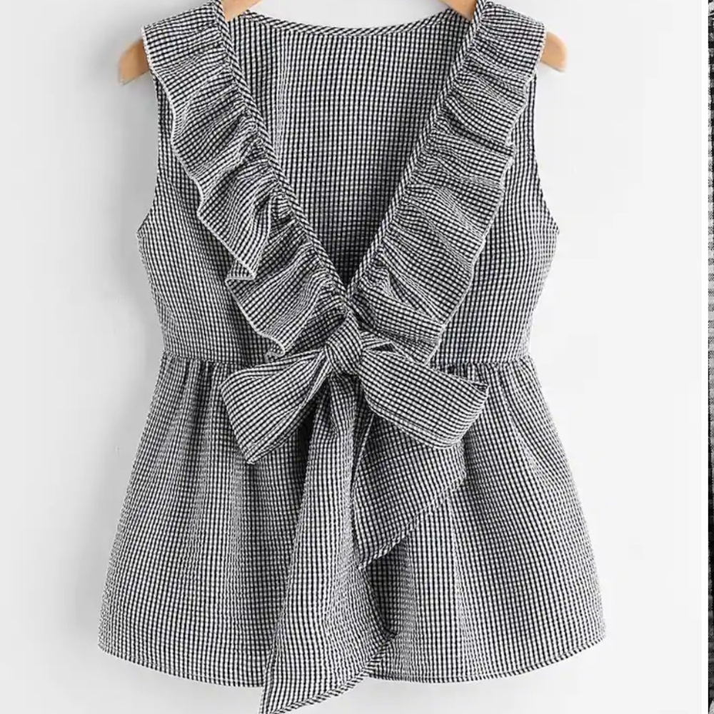 NWOT Plunging bow neck shell top